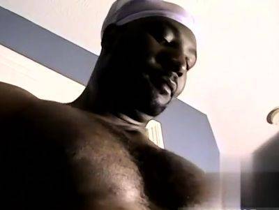 Classic gay porn lists Davonte Likes To Show Off - drtuber.com