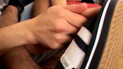 Boys vs licks feet sniffing gay first time Bi Boys Foot - drtuber.com