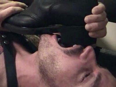 Bearded gay hunk gives fantastic blowjob at the office - drtuber.com