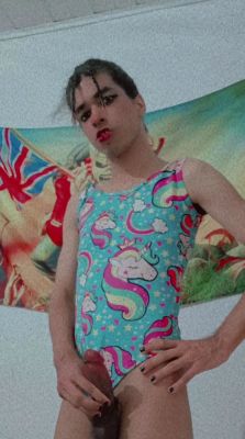 Bicha gay travesti brincando com a pica - Menina trans - drtvid.com