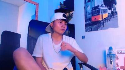Solo masturbation and gay climax - drtuber.com