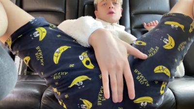 Cute Guy And Gay Porn - Cute Twink Gets Fucked In The Car - hclips.com