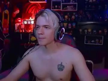 Gay sex chat with lustymatt - camgaychat.com - Britain