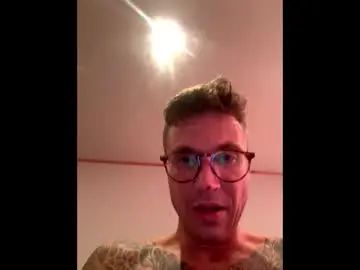 Gay sex chat with geilebui123 - camgaychat.com - Britain