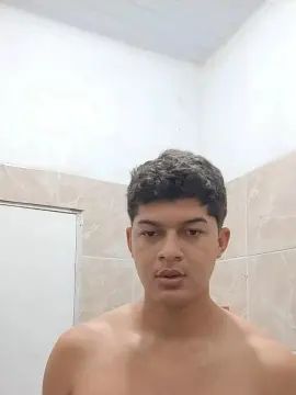 Gay sex chat with Deivide09 - camgaychat.com - Portugal