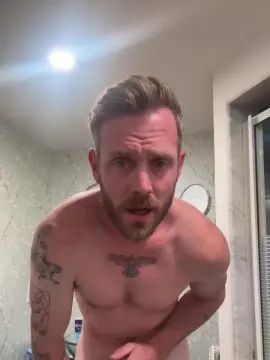 Gay sex chat with exposed4you3 - camgaychat.com - Britain