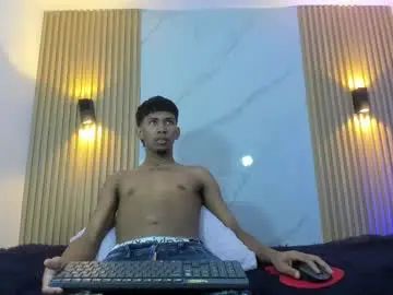 Gay sex chat with ethan_thouse - camgaychat.com - Britain