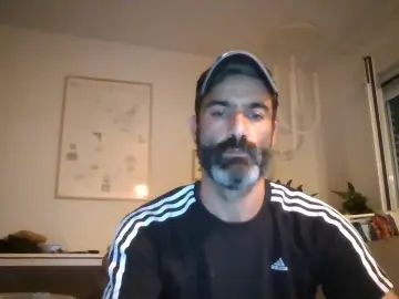 Gay sex chat with hotreds - camgaychat.com