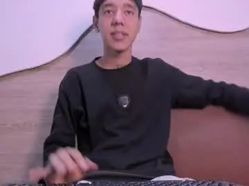 Gay sex chat with hyakkiimaru - camgaychat.com - Britain