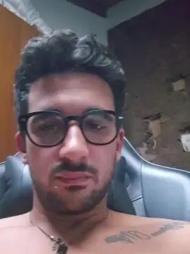 Gay sex chat with Zzuivan - camgaychat.com - Italy