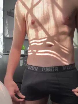 Gay sex chat with edoardo_69_ - camgaychat.com - Italy