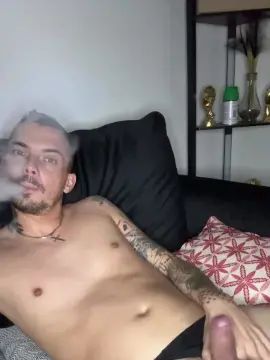 Gay sex chat with moi228 - camgaychat.com - France