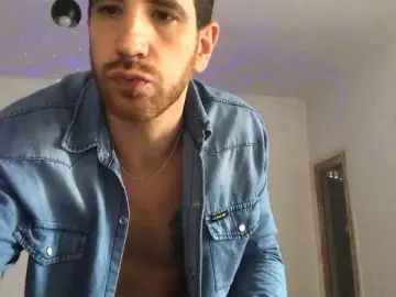Gay sex chat with Nicolovepop - camgaychat.com - Britain
