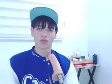 Gay sex chat with lucky_strickee - camgaychat.com - Britain