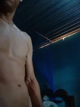 Gay sex chat with Alvaropaez - camgaychat.com - Britain
