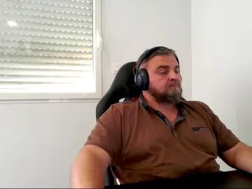 Gay sex chat with L_ours_alechant - camgaychat.com - France
