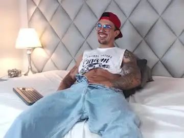 Gay sex chat with liam_espinoza - camgaychat.com - Spain
