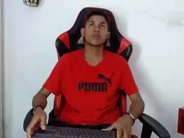 Gay sex chat with sexy_latin_cum - camgaychat.com - Britain