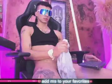 Gay sex chat with may_latinsex_ - camgaychat.com - Britain