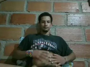 Gay sex chat with Lucho_Canela - camgaychat.com - Britain
