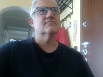Gay sex chat with diego_riv71 - camgaychat.com - Britain