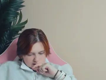 Gay sex chat with ElvieTroyano - camgaychat.com - Britain