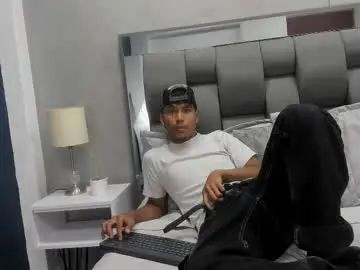 Gay sex chat with hudson_beasley - camgaychat.com - Britain