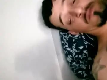 Gay sex chat with somoslaparejita17 - camgaychat.com - Britain