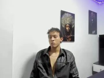 Gay sex chat with ethannsmith0 - camgaychat.com - Spain