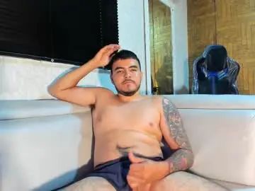 Gay sex chat with axel_fox21 - camgaychat.com - Britain