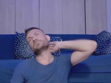 Gay sex chat with KevinLuxw - camgaychat.com - Britain