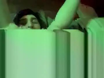 Gay sex chat with versnbslut1999 - camgaychat.com - Britain