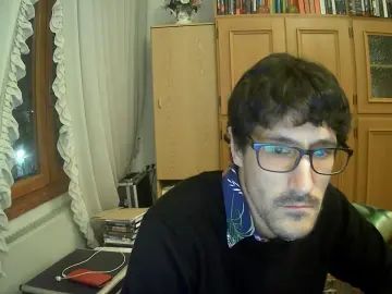 Gay sex chat with alansenoner - camgaychat.com - Italy