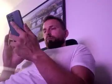Gay sex chat with mikhael767676 - camgaychat.com - Britain