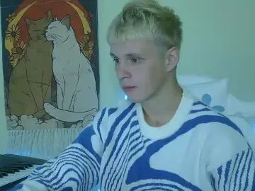 Gay sex chat with DannyAhWhite - camgaychat.com - Britain