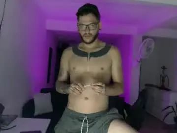 Gay sex chat with angelfrancooo - camgaychat.com - Britain