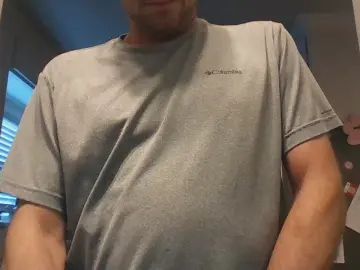Gay sex chat with PlaysWithButt - camgaychat.com - Britain