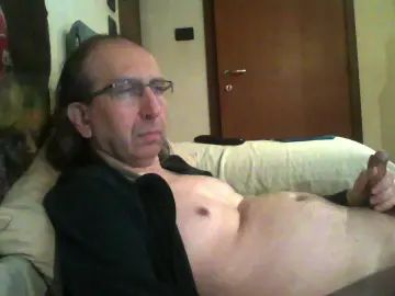 Gay sex chat with ClaudioLiscio - camgaychat.com - Italy
