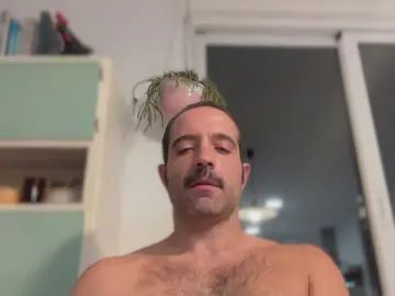 Gay sex chat with PitaParka2 - camgaychat.com - Britain