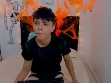 Gay sex chat with zacktorres_ - camgaychat.com - Britain