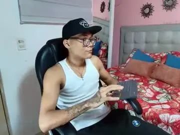 Gay sex chat with aron_big_big - camgaychat.com - Britain