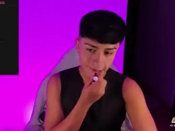Gay sex chat with andreewwx_m - camgaychat.com
