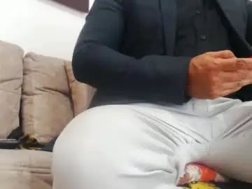 Gay sex chat with masterdickjuicy - camgaychat.com - Britain