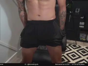 Gay sex chat with monsieurguitsxx - camgaychat.com - Britain