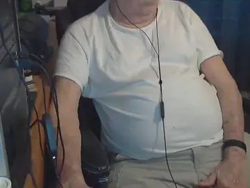 Gay sex chat with olddude19551955 - camgaychat.com - Britain