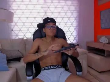 Gay sex chat with aron_big_big - camgaychat.com - Spain