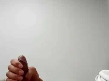 Gay sex chat with davidvegaxx90 - camgaychat.com - Britain