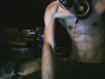 Gay sex chat with xandiibo - camgaychat.com - Britain