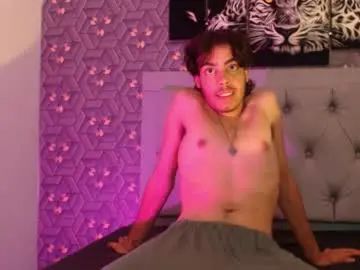 Gay sex chat with scarlet_candy20 - camgaychat.com - Britain