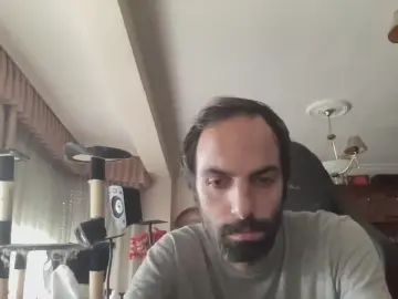Gay sex chat with adrianpenelargo - camgaychat.com - Britain